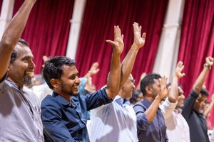 ޑިމޮކްރެޓްސްއިން ތަދައްހުލް ވުމާމެދު ގޮތެއް ނިންމަން ކައުންސިލަށް