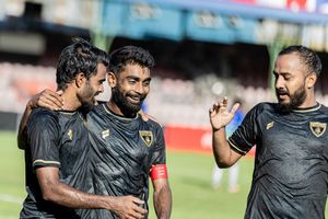 ސަސް އަތުން އީގަލްސް އަށް ބޮޑު މޮޅެއް