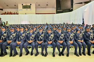 ޕޮލިސް ކޮމިޝަނަރުގެ މަގާމަށް ޝިފާން، ޓޫފޯ، ފަރުހާދު ވާދަ ކުރަނީ