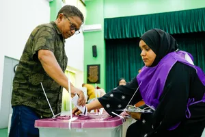 އިންތިހާބުގެ ވޯޓުލުމުގެ ވަގުތު ހަމަވެ ފޮށިތައް ބަންދުކުރަން ފަށައިފި