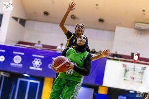 ކުއީންސް ފަސްބެލުމެއް ނެތި ކުރިއަށް 