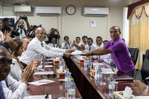 ޑިމޮކްރެޓްސް ފޯމުތައް ޕްރޮސެސްވެއްޖެ، އީސީން މިއަދު ބައްދަލުވަނީ