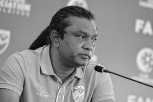 ސުޒޭން މާފަށް އެދި ގައުމީ ޓީމުން އިސްތިއުފާދީފި