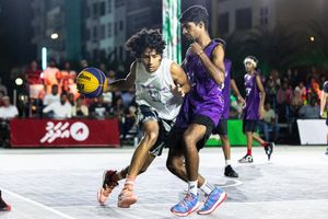 އަންސަޓިފައިޑް، ވޮރިއާސް އަދި ރޭވަންސް ޗެމްޕިއަންކަން ހޯދައިފި