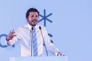 "ރައީސް މުއިއްޒު މަގާމަށް ކުފޫ ހަމަވާ ކަމާމެދު ސުވާލު އުފެދޭ"
