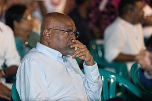 ރިޔާސީ ކޮމިޝަނުން މާދަމާ ނޫސްވެރިންނާ ބައްދަލު ކުރަނީ 
