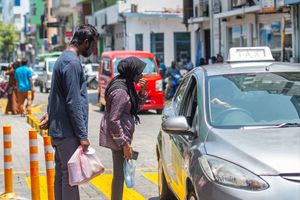 ޓެކްސީތައް އަމިއްލަ އަގު ނަގަން ފެށިއިރު ސަރުކާރު ހަމަހިމޭނުން 