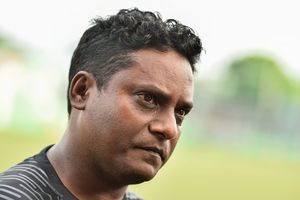 ކޯޗު ޝާޒް އީގަލްސް އިން އިސްތިއުފާ ދޭން ނިންމައިފި 