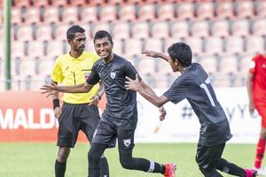 އަފްލާޒްގެ ހެޓްރިކުން އީގަލްސް ސެމީ އަށް 