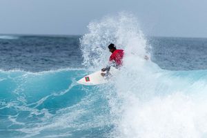 Seven Maldivian surfers advance