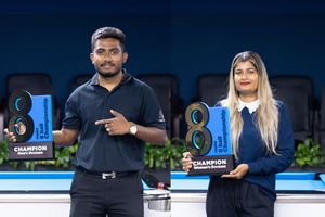 8 ބޯލް ޗެމްޕިއަންޝިޕްގެ ޗެމްޕިއަންކަން އަޒްރާ އާއި ޝާޒް އަށް