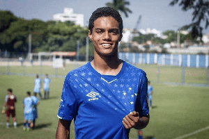 ރޮނާލްޑީނިއޯގެ ދަރިފުޅު ބާސެލޯނާގެ 19 އަހަރުން ދަށުގެ ޓީމަށް