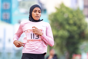 ހިމްނާ އަނެއްކާ ވެސް 400 މީޓަރު ދުވުމުގެ ރެކޯޑް އާ ކޮށްފި 