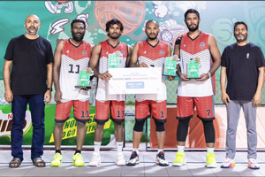 ޗެމްޕިއަންކަން ދަ ބައުސް އާއި އިންކެޑް އަށް