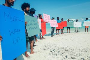 "ތިޔަ ވިއްކާލަނީ ވާވު ފަތުރުވެރިކަމުގެ ލޮލުގެ ކޮއި"