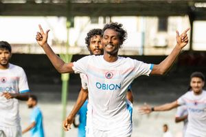 މަހިބަދޫ އަތުން އޮޑި އަށް ފުރިހަމަ މޮޅެއް
