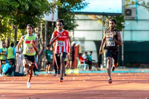 200 މީޓަރު ދުވުން ރިއްފަތު އާއި އަހުނާ އަށް