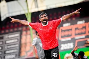 ނައިފަރު އަތުން ތަފާތު މޮޅެއް ހޯދައި އޭދަފުށި ސެމީ އަށް