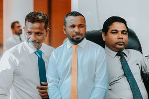 ރާޝިދު ސަރުކާރާ އެކީ، ފަތުހީ އާއި ހައްނާން ޖަވާބުދާރީ ކުރުވަން