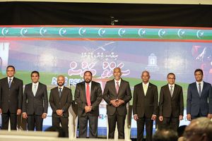 ބަހުސް އުސްއަލިތައް: ސާފުވި ސިޔާސަތުތަކާއި، އުނިވި ކަންކަން