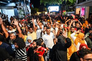 ޑިމާންޑުތައް ނުފުއްދާނަމަ ނޮވެމްބަރު 17 ގައި ބޮޑު އެއްވުމެއް