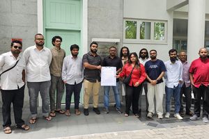 ރާއްޖޭގެ 151 ނޫސްވެރިންގެ ސޮޔާއެކު ޕެޓިޝަނެއް ހުށަހަޅައިފި