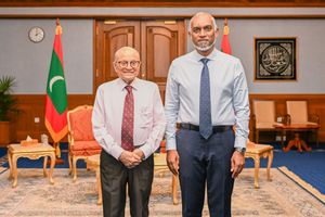 ނަސްރުގެ ދުވަހު މައުމޫނާއި ޝަހީދުންގެ އާއިލާތަކަށް އައްޑަނަ ދެނީ