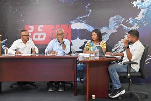 ރައީސް އުޅެނީ ކައުންސިލްތައް ސައިޒުކޮށް ބާރުތައް މުށުތެރެއަށްލާން