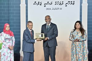 ޒާހިރު ހުސައިން އަށް ދިވެހި ތައުލީމަށް މަސައްކަތް ކުރުމުގެ ޝަރަފު