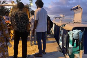 އެމަޖެންސީގައި ކުޑަފަރިން ބަލިމީހަކު އުފުލަން ދެކޮޅު ހަދައިފި