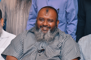 އިޔާޒްގެ އަނބިކަނބަލުން ވަރި ކުރަން ވަޒީރަކު އެންގި ކަމަށް ބުނެފި