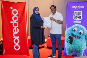 އުރީދޫއިން އައިފޯން 15 ގަތް މީހުންނަށް ފޯނު ހަވާލުކުރަން ފަށައިފި