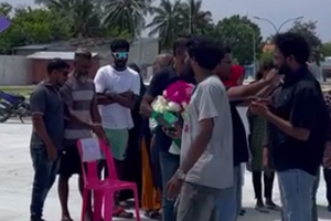 ޑރ. ޝަހީމް ގައްދޫއަށް ވަޑައިގަތުމުން ދައްކައިލީ "ހުސްގޮނޑި"