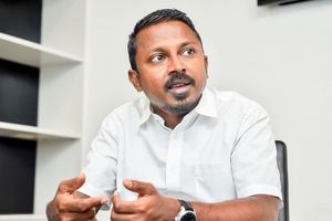 ވެންޓިލޭޓަރު ބަދަލު ލިބުން ވަރަށް ދުރު، މަސައްކަތް ކުރާނަން: އޭޖީ