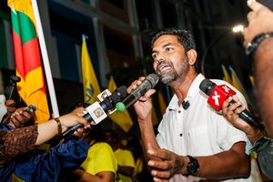 އިދިކޮޅުގެ ހަރަކާތްތަކާއެކު ދޫނިދޫ ގޮޅިތައް ފުރޭނެ: ޝިފާޒު