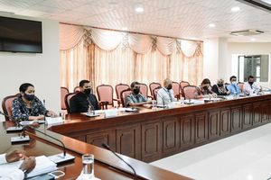 ގުރައިދޫ މަރުކަޒުގަ ޑޮކްޓަރުން ނެތުމުގެ ޒިންމާ ނަގައިފި