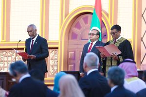 Dr. Muizzu takes oath of office