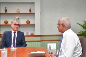'ނަޝީދަށް ދިން ހަމަލާގެ ޝަރީއަތް ލަސްވާ ސަބަބު ބަލައެއްނުގަނެވޭ'