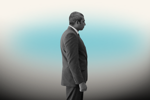 އޮޑިޓަ ޖެނެރަލް ނިޔާޒީގެ ގާނޫނީ ހައިސިއްޔަތު ގެއްލިއްޖެ!