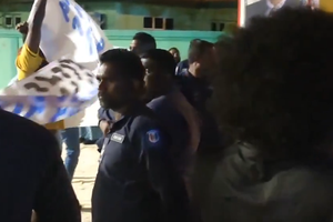 ރައީސް އާ ދެކޮޅަށް ކުރި މުޒާހަރާއަށް ފުލުހުން ހުރަސްއަޅައިފި