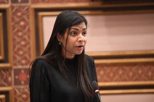 ފުރާނައަށް ނުރައްކާ އޮތް ކަމަށް ބުނެ ރޮޒައިނާ ވެސް ޕޮލިހަށް 