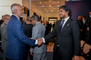 އަޒާން ހޮވީ އަޅުގަނޑު ރެޔާއި ދުވާލު މަސައްކަތް ކޮށްގެން: ރައީސް