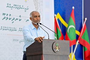 ރަސްމީ ދަތުރުުފުޅުގެ ނަމުގައި ރައީސް ކެމްޕޭން ހަރަކާތް ހިންގި!