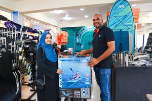 މިއީ ކޯއްޗެއް: ހަސަން މެރިންގެ ނަސީބުވެރިންނާ އިނާމު ހަވާލުކޮށްފި