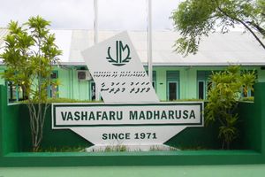 ވަށަފަރު ސްކޫލަށް ދެ އަހަރު ފަހުން ޕްރިންސިޕަލެއް 