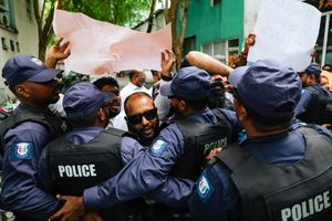 މަޖިލިސް ކައިރިއަށް ދެ ޕާޓީއިން އެއްވެ ޝުއޫރު ފާޅު ކުރަނީ 