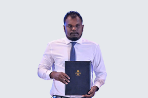 އަދުރޭގެ ވިޔަފާރި ހިންގާ މީހަކު ވެސް ސިޔާސީ މަގާމެއްގައި
