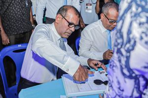 ނަޝީދާއެކު މެމްބަރު އަހުމަދު ރަޝީދު ވެސް ޑިމޮކްރެޓްސްއަށް 