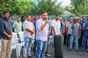 Protesting fishermen lose patience as minister arrives