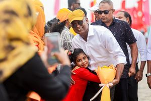 ރައީސް ސޯލިހުގެ ފާދިއްޕޮޅު ދަތުރު: އަމިއްލަ އަތޮޅުން ޔަގީންކަން
